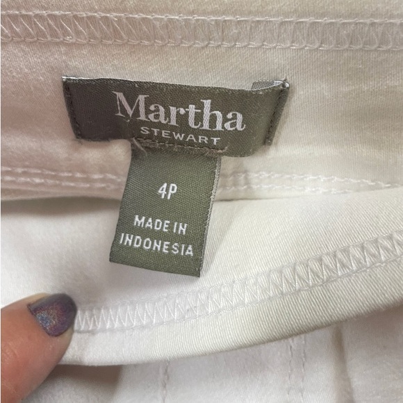 Martha Stewart White a stretch Waist Pull On Jeans - Picture 4 of 5